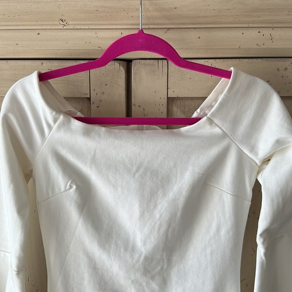 🌸🩵GORGEOUS!!! WHITE~ OFF OR ON THE SHOULDERS…LULUS DRESS SIZE MEDIUM - Picture 11 of 14